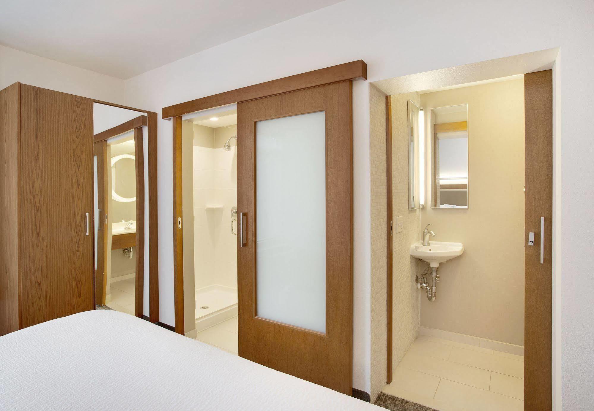 Springhill Suites Hartford Airport/Windsor Locks Exterior photo